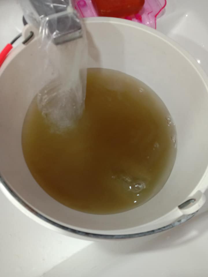 水管髒汙清洗中，效果立即可見