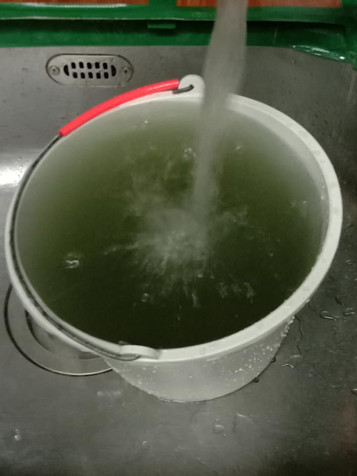 水管髒汙清洗中，效果立即可見