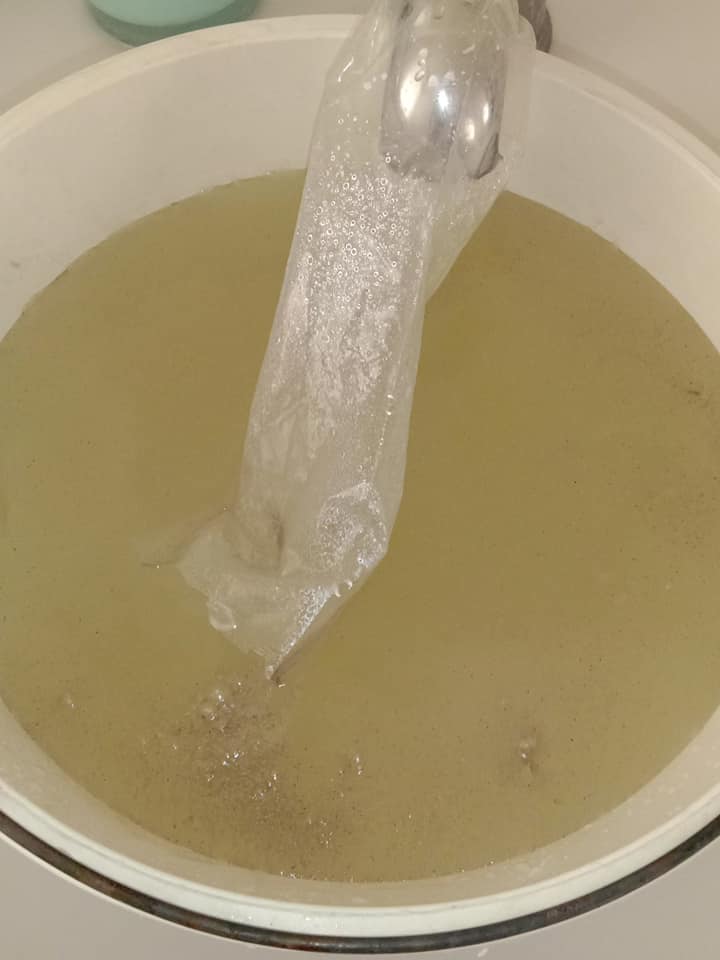 水管髒汙清洗中，效果立即可見